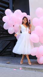 Robe de mariée civile avec décolleté, manches et volants