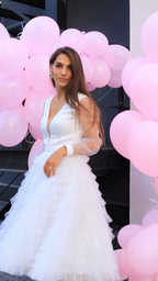 Robe de mariée civile avec décolleté, manches et volants