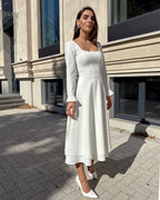 Rochie cununie civila cu mâneci lungi și decolteu elegant, perfectă pentru evenimente speciale.