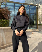 Pantaloni dama clasici drepti dama cu talie inalta si croi drept, potriviti pentru birou.