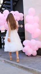 Robe de mariée civile avec décolleté, manches et volants