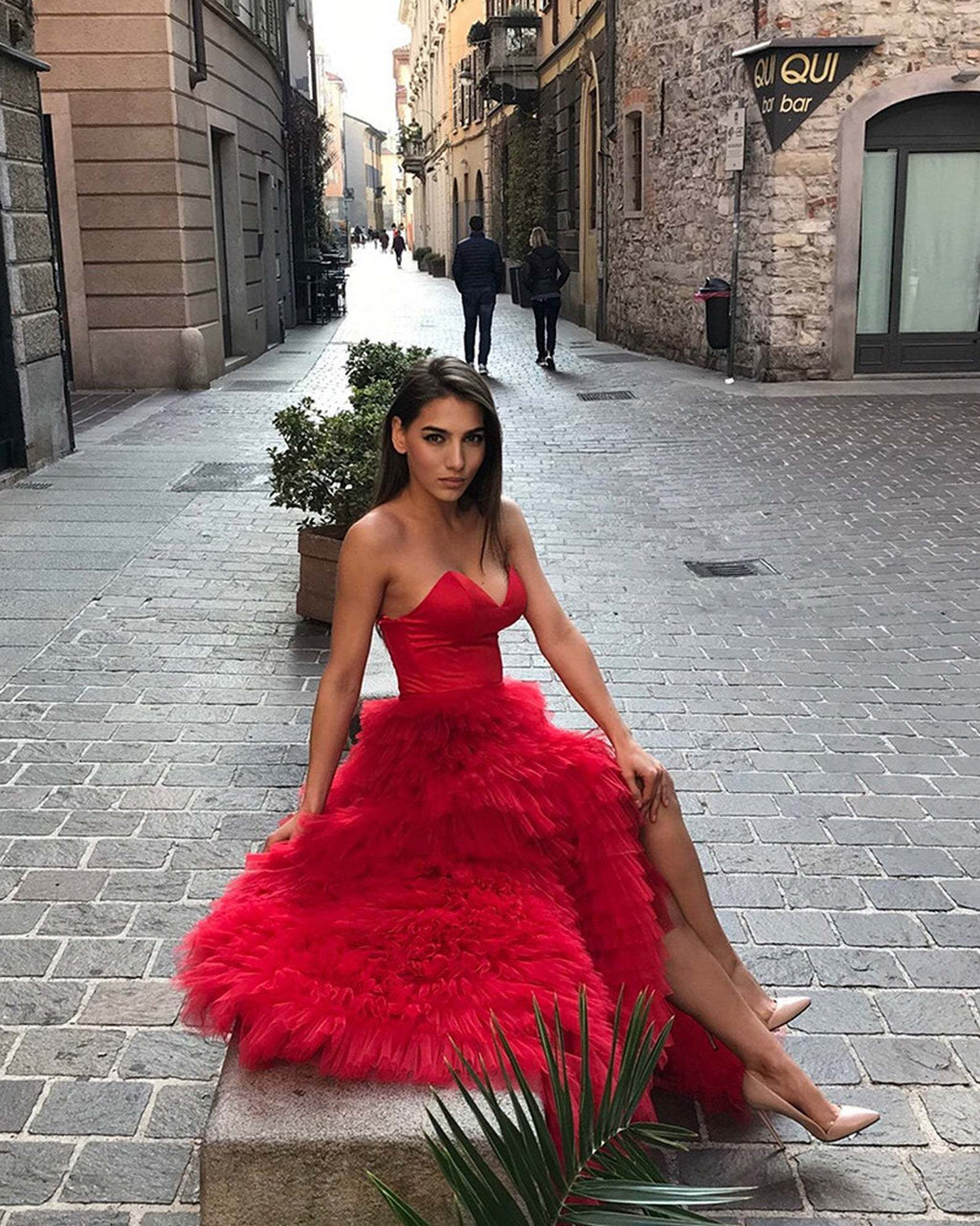 Robe longue rouge de cérémonie avec corset en satin et fente