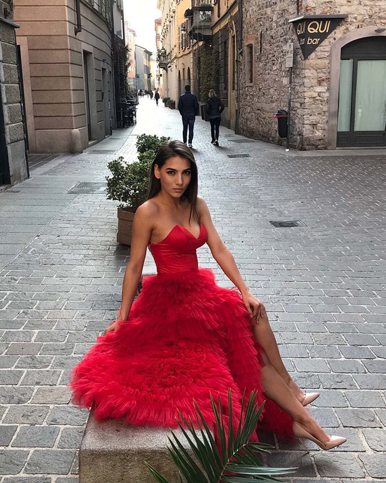 Robe longue rouge de cérémonie avec corset en satin et fente