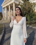 Robe midi blanche à manches longues et col en V