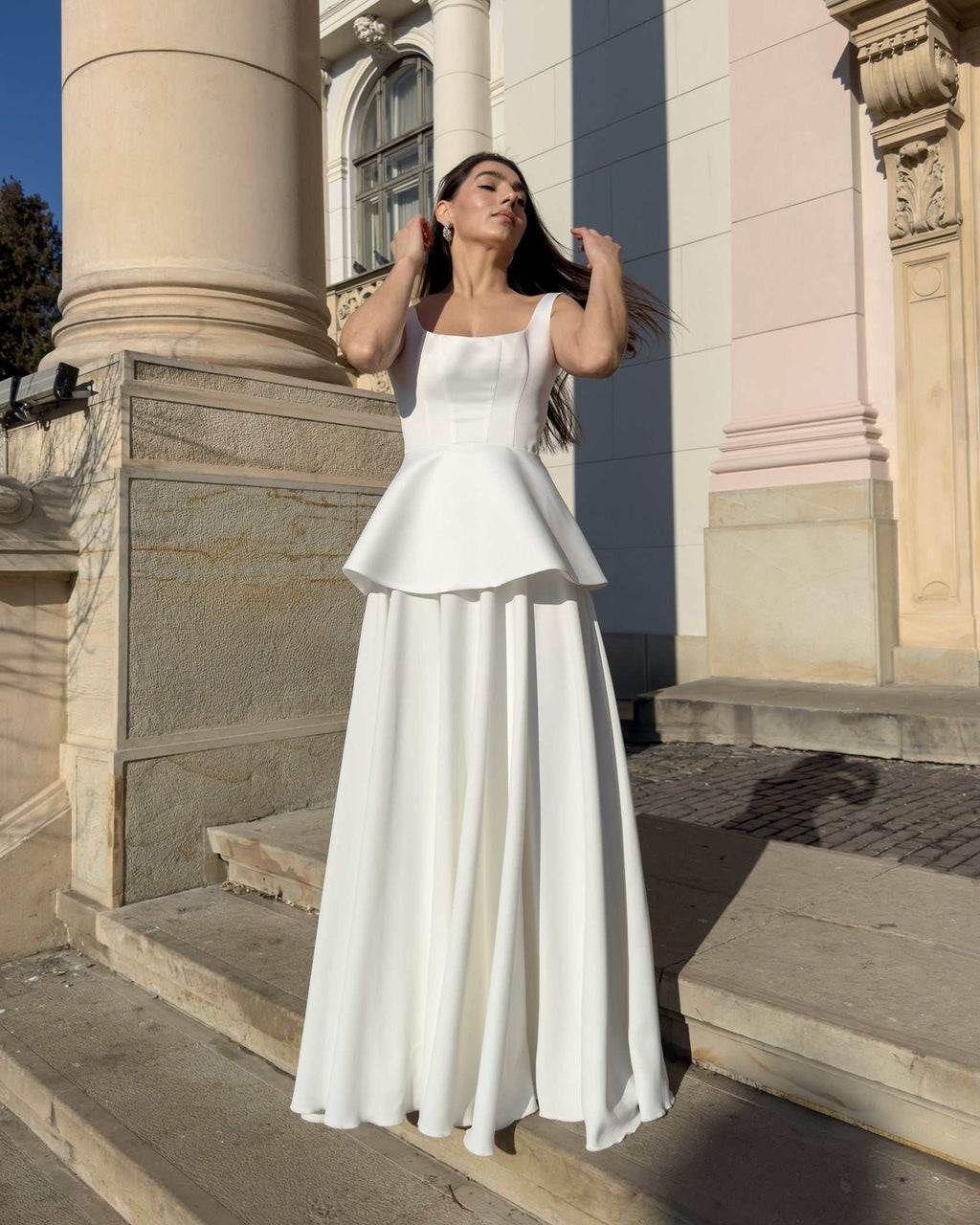 Robe de mariée avec péplum amovible