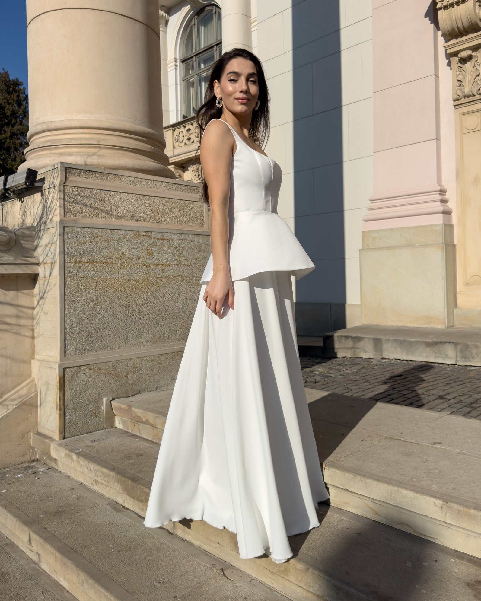 Robe de mariée avec péplum amovible