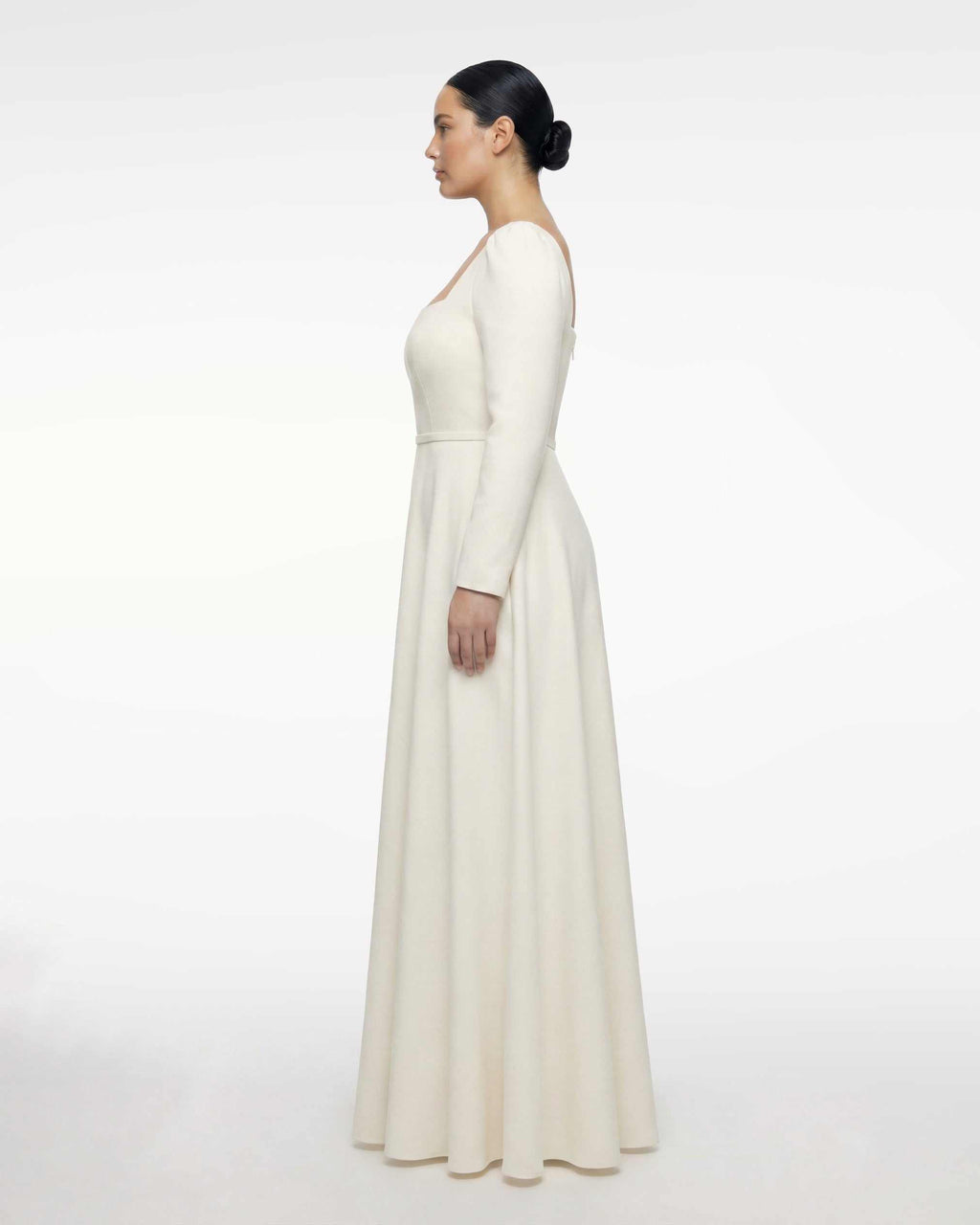 Robe de mariée classique, encolure carrée, manches longues 