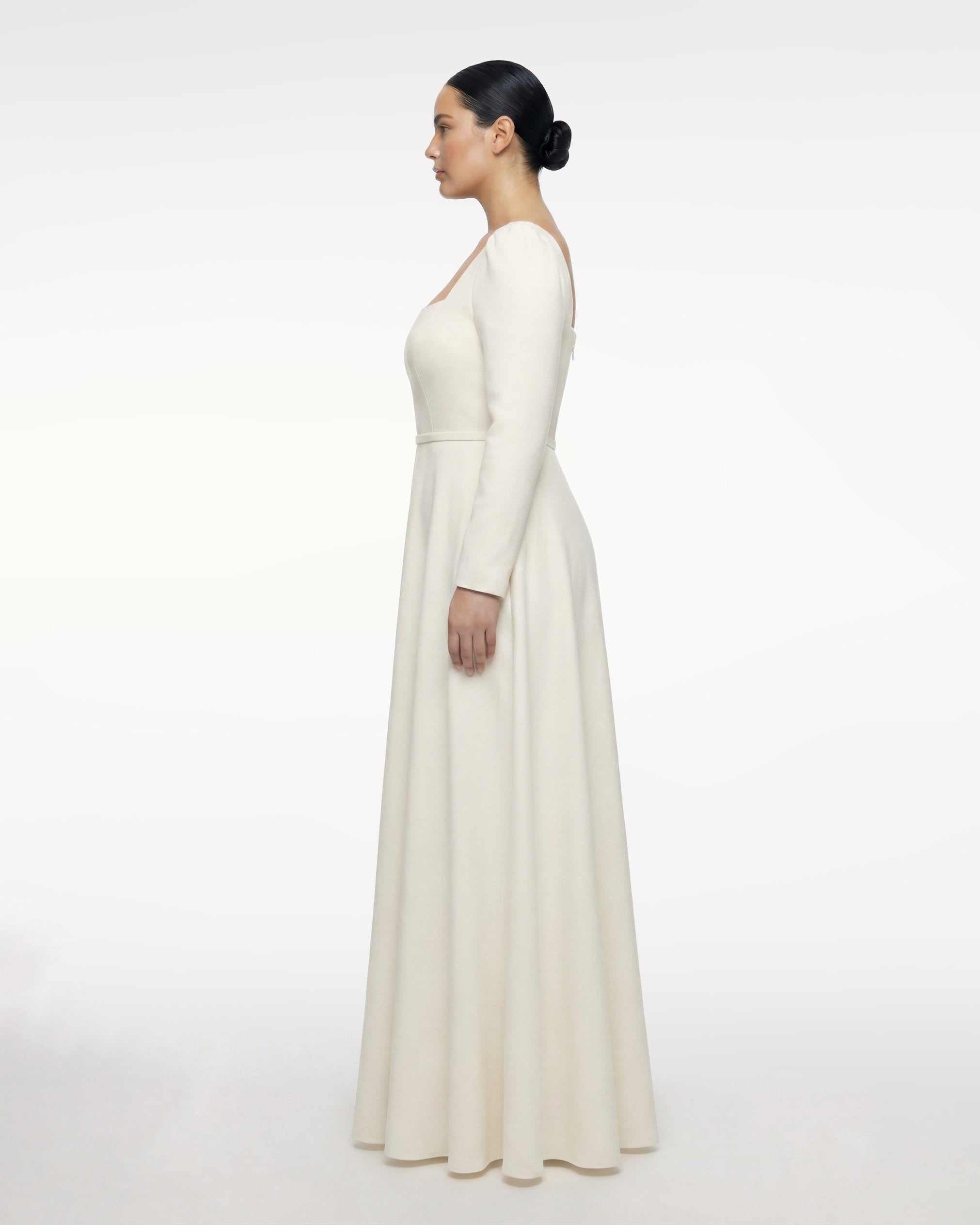 Robe de mariée classique, encolure carrée, manches longues 