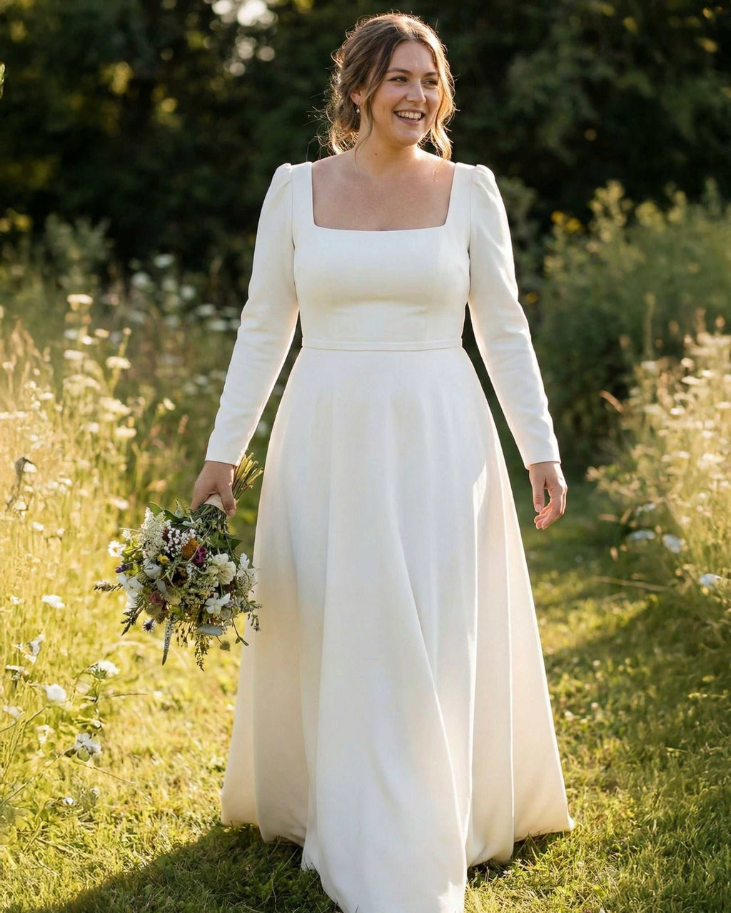 Robe de mariée classique, encolure carrée, manches longues 