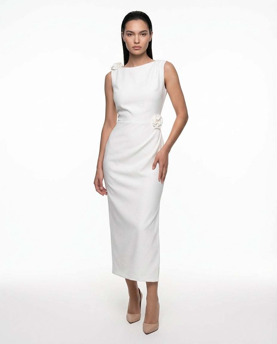 Robe midi blanche sans manches, coupe ajustée, design portefeuille élégant