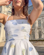 Rochie eleganta midi cu imprimeu floral și corset ajustabil, eleganță versatilă pentru evenimente speciale.