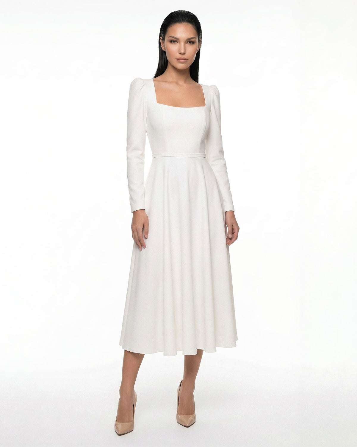 Robe midi blanche à manches longues en crêpe pour les mariages civils et religieux.