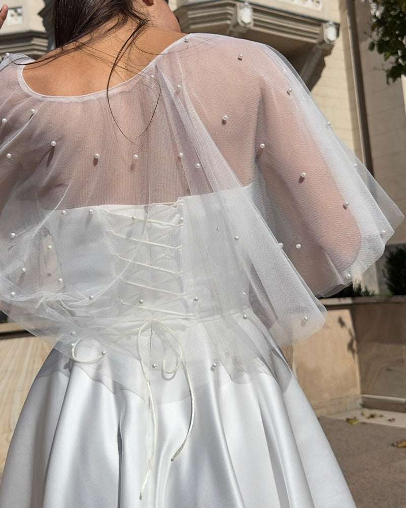 Boléro/cape en tulle avec perles – une couverture délicate pour les robes de mariée
