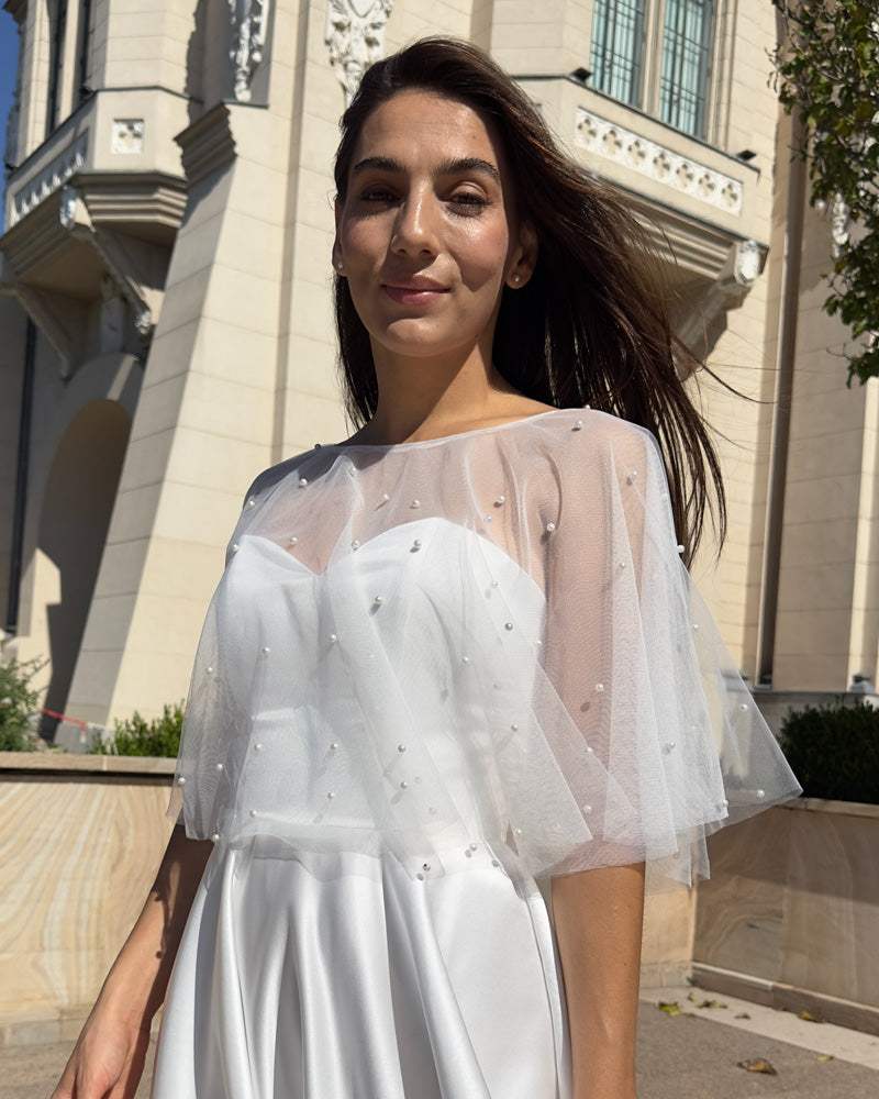 Boléro/cape en tulle avec perles – une couverture délicate pour les robes de mariée