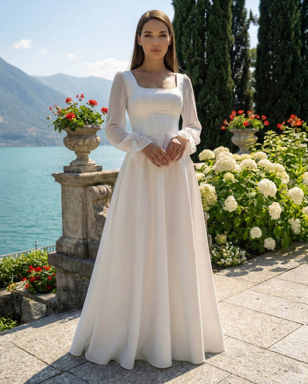 Robe de mariée longue coupe A, corsage ajustable, manches longues en voile