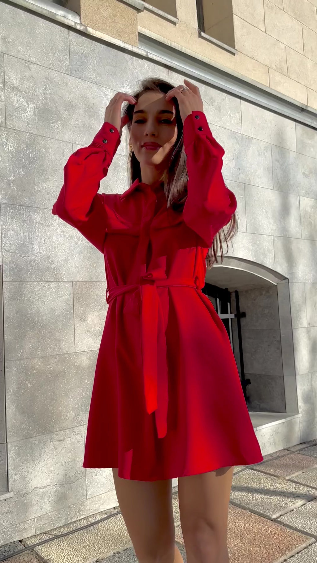 Chemisier femme rouge long avec ceinture et poches, coupe droite Lariette