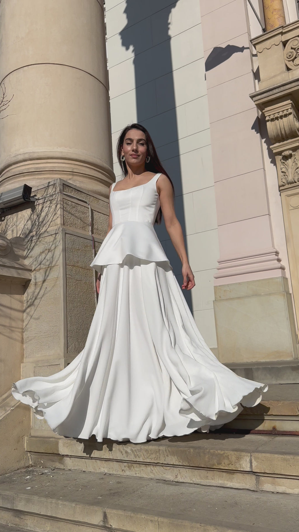 Robe de mariée avec péplum amovible