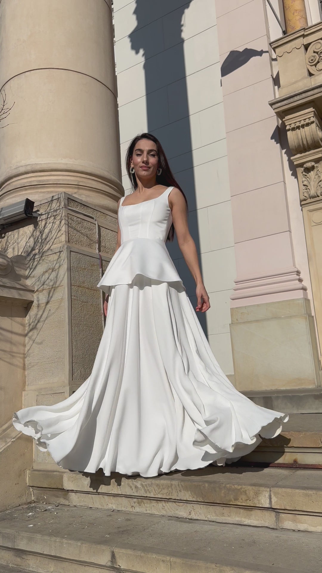 Robe de mariée avec péplum amovible