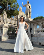 Rochie cununie cu slit și corset reglabil, eleganță și dantelă fină.