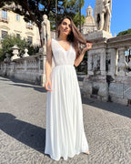 Rochie cununie lungă cu corset reglabil și dantelă fină, elegantă și sofisticată.