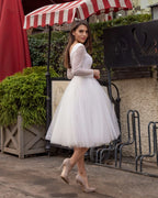 Rochie eleganta scurtă din glitter cu tul și mâneci lungi, pentru cununie civilă.